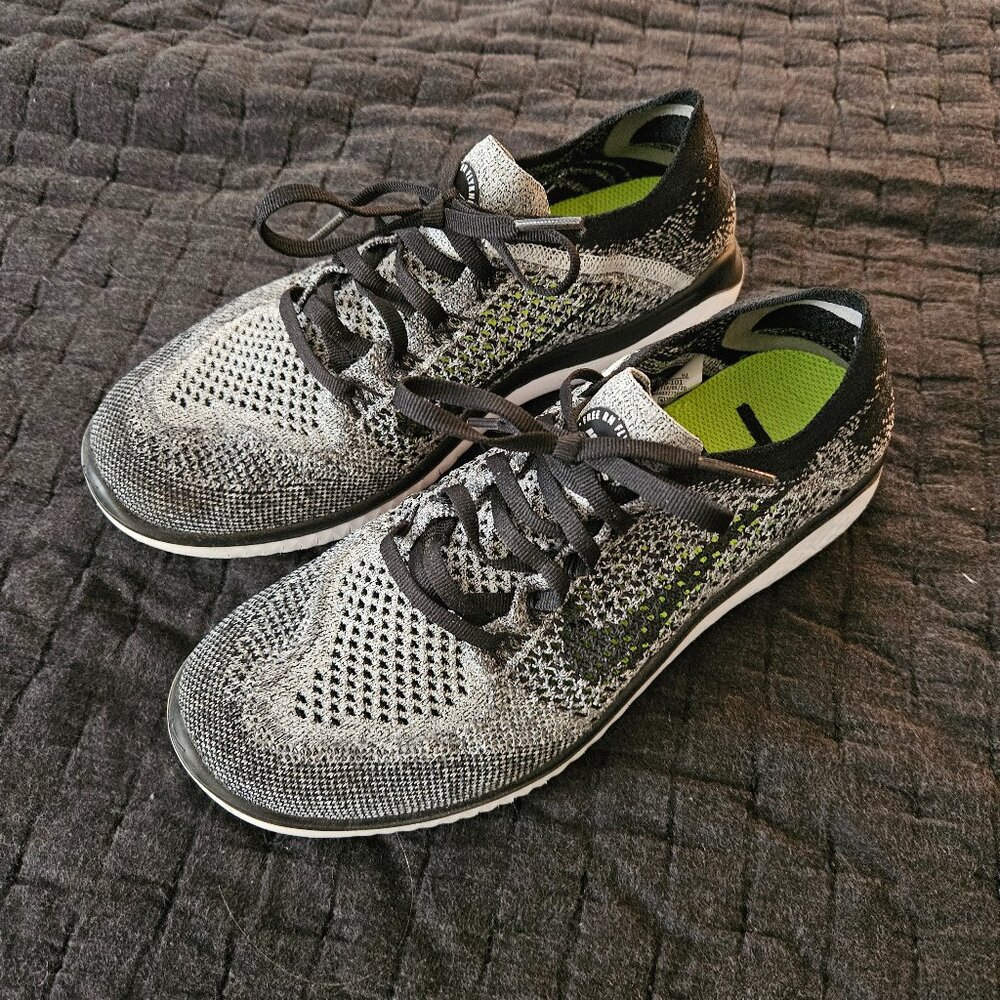 Nike Womens Freerun Flyknit shoes size 8